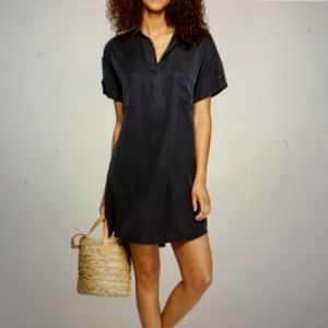 Short sleeve casual shirtdress with chest and side pockets, size small